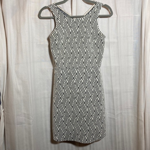 Abercrombie & Fitch Dresses & Skirts - Abercrombie Fitch Black White Geometric Print Criss Cross Back A Line Dress Sm